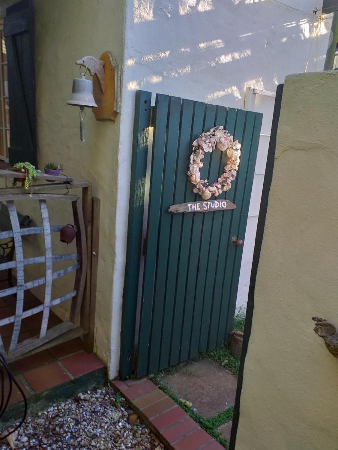 Sol Y Sombra Apartment Bettyʼs Bay Екстериор снимка
